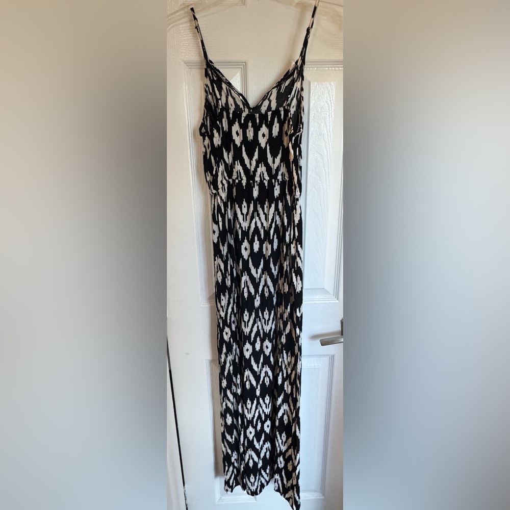 Urban Outfitters ROSETTE by BE COOL White & Black Geometric Maxi Dress Leg Slit - Picture 4 of 6
